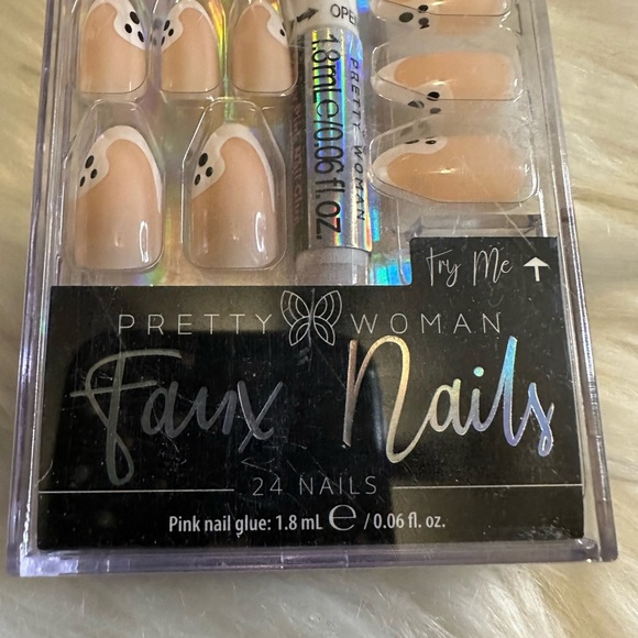 🩷5/$10 Pretty Woman Faux Nails with Ghost Design - Picture 4 of 5